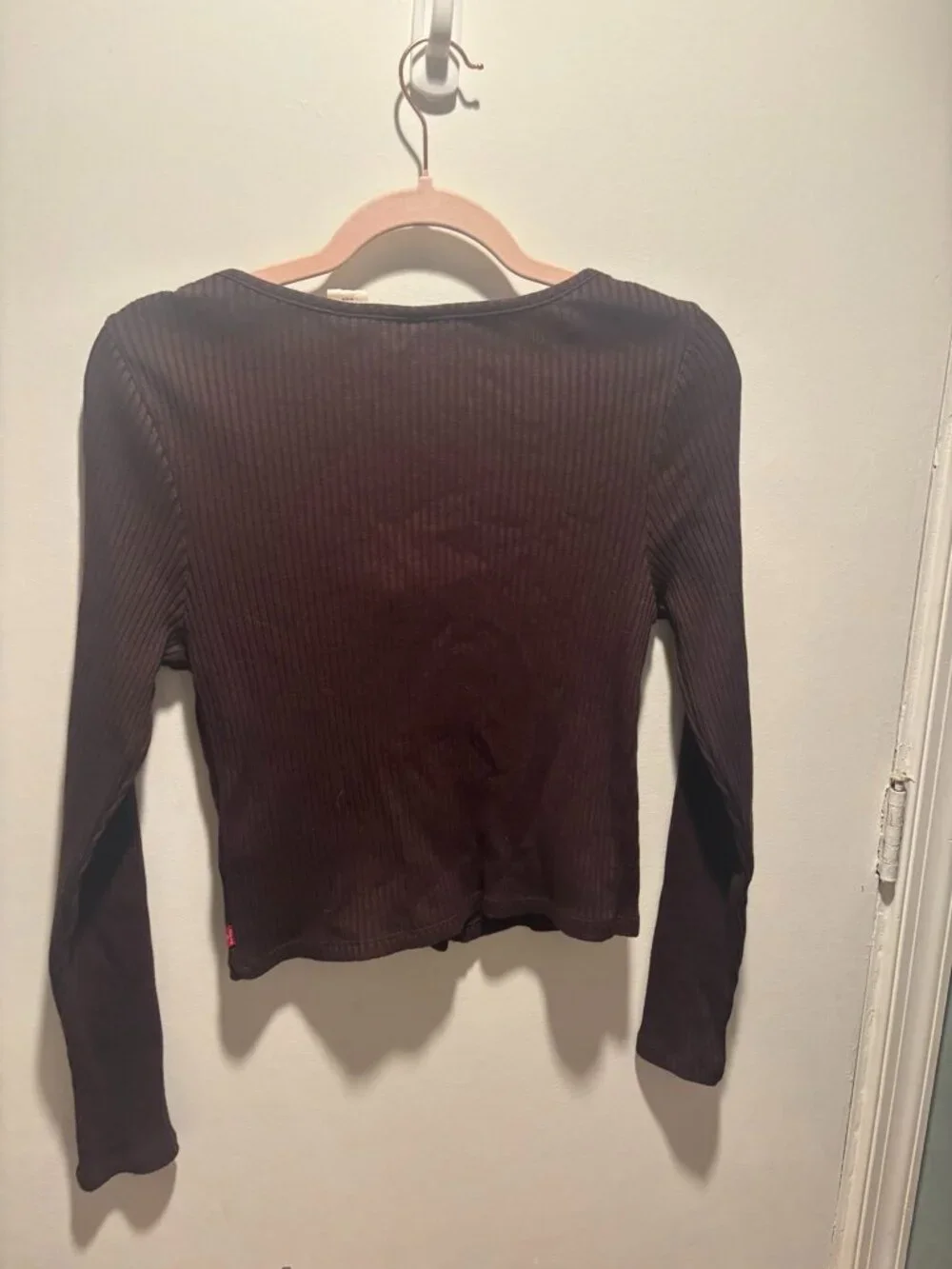 Levi’s Ribbed Scoop Neck Button-Front Top - Picture 2 of 4